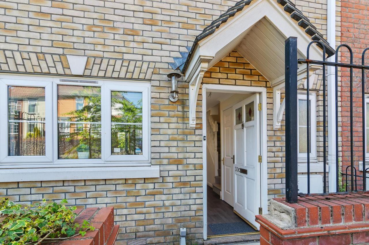 4Br Townhouse Wbalcony Free Parking Fast Wi-Fi Villa Norwich Exterior photo