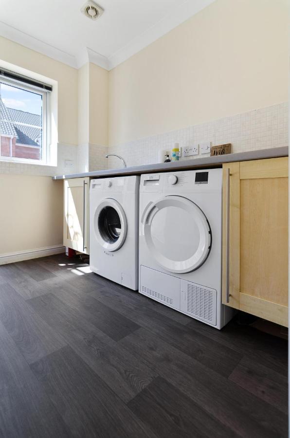 4Br Townhouse Wbalcony Free Parking Fast Wi-Fi Villa Norwich Exterior photo